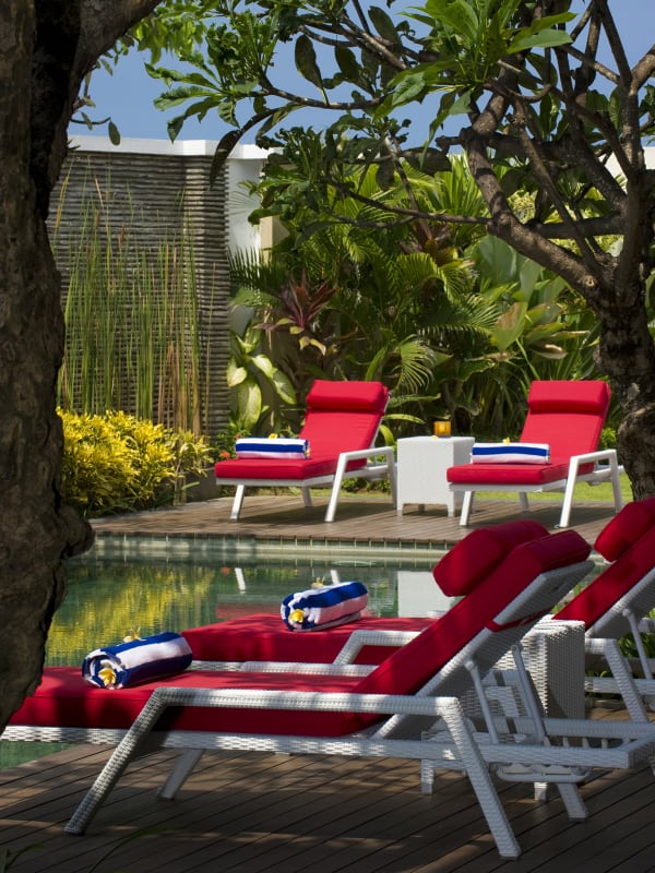 Villa Lega - Poolside in the afternoon